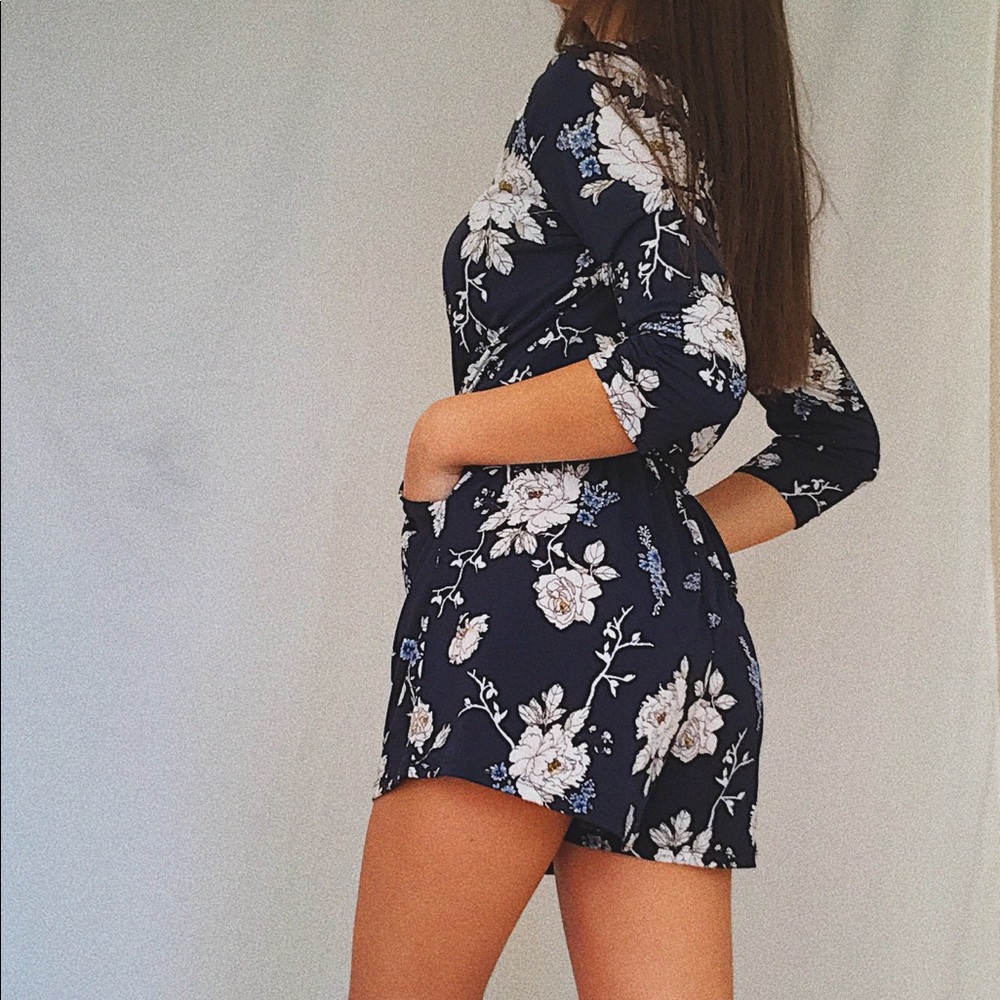 FLORAL ROMPER - Picture 2 of 4